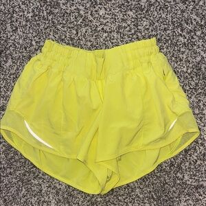 Lululemon sonic yellow hotty hots 2.5 inch low rise